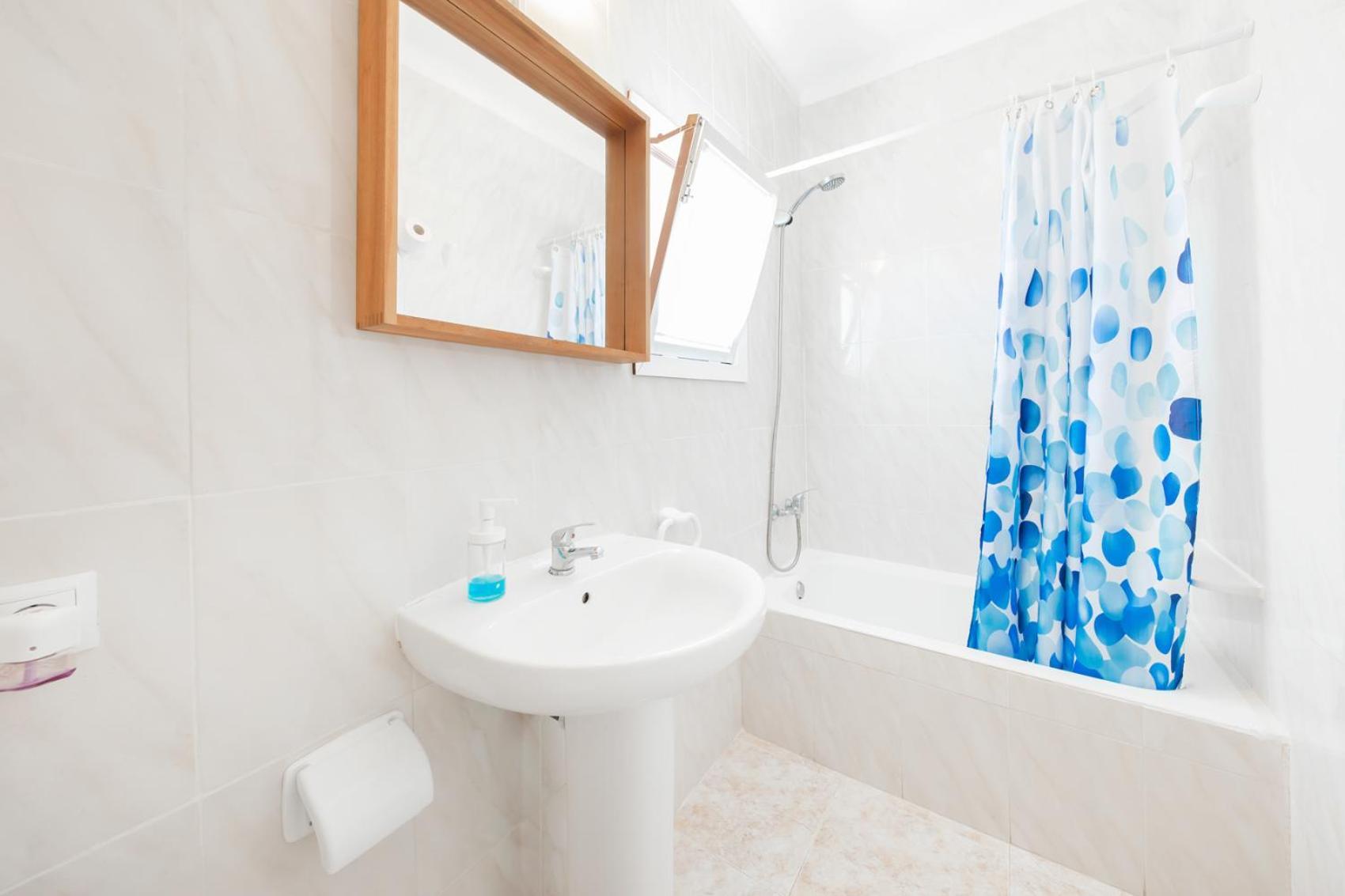 Hostal Cala Llombards Экстерьер фото